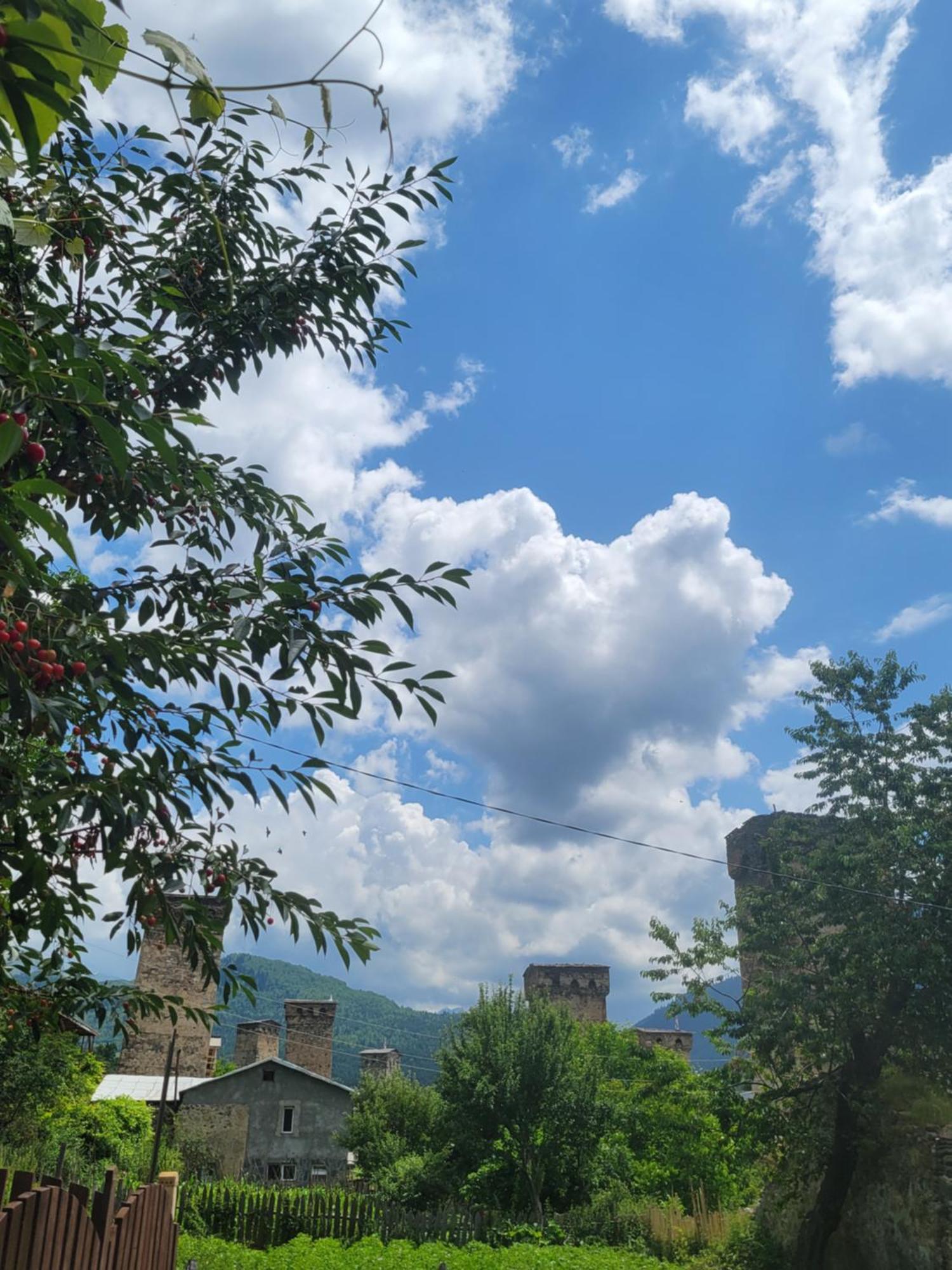 Ailama Guesthouse Mestia Zewnętrze zdjęcie